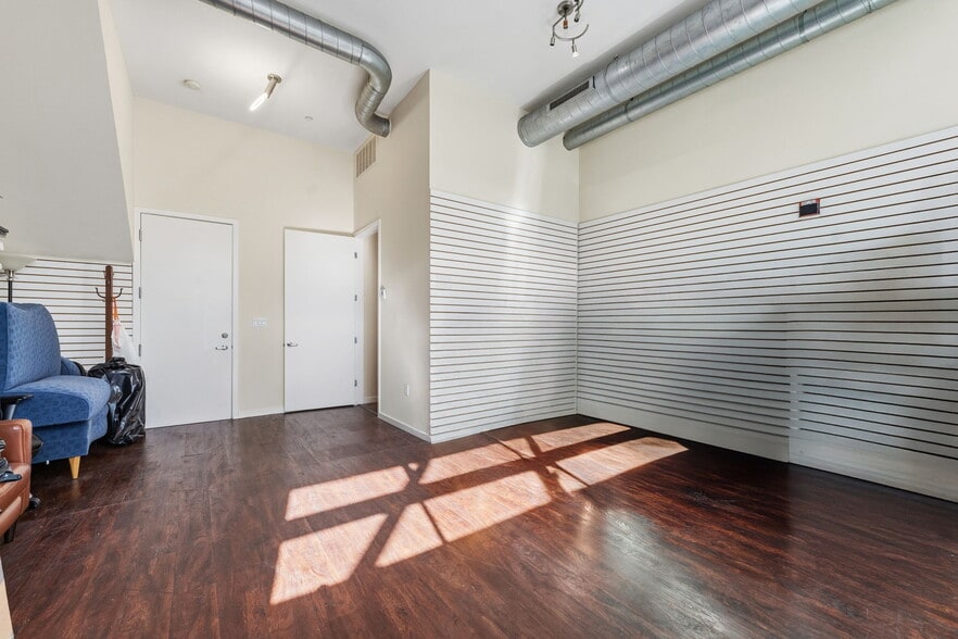 More Photos Of 133 The Promenade N, Long Beach Multifamily For Sale