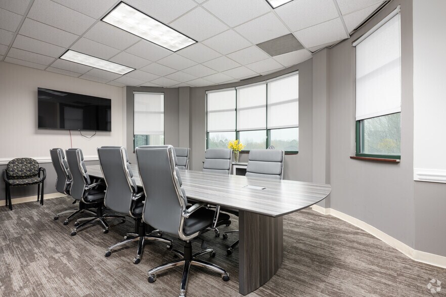 More Photos Of 204 Muirs Chapel Rd, Greensboro Office For Lease