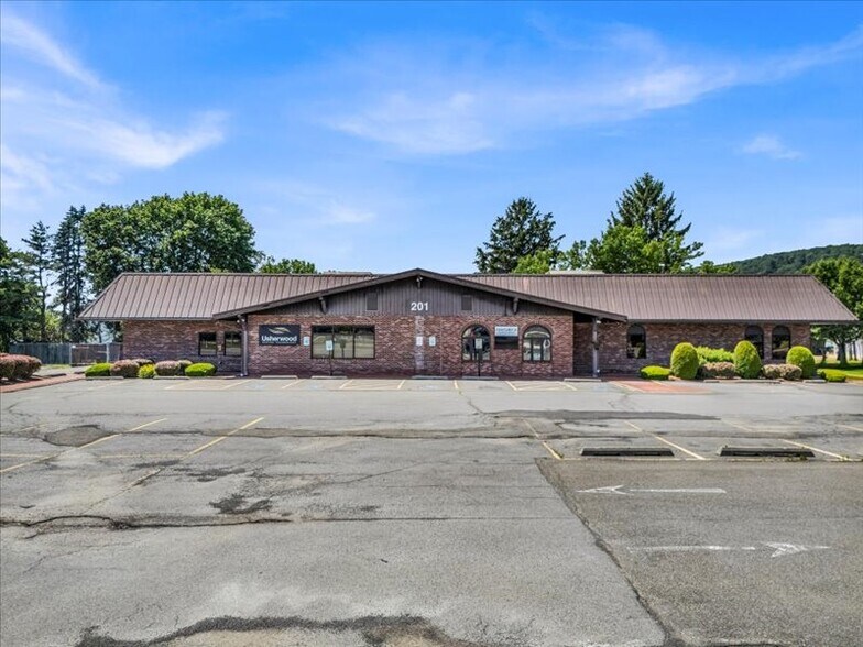 More Photos Of 201 Oakdale Rd, Johnson City General Retail For Sale