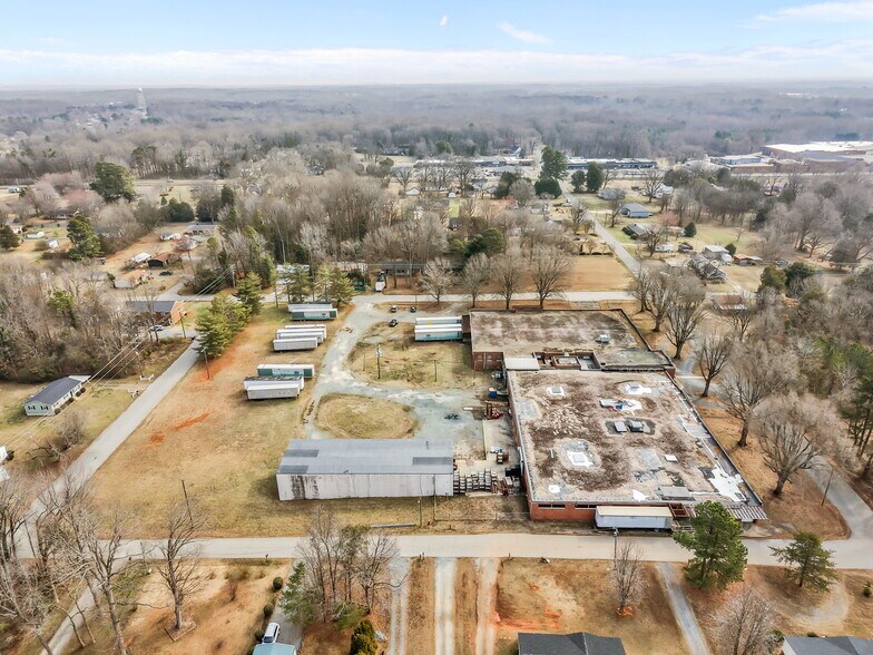 More Photos Of 312 W Luther Ave, Liberty Manufacturing For Sale