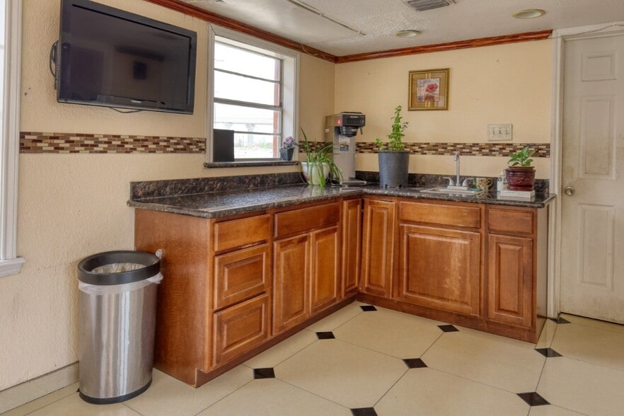 More Photos Of 3615 Timon Blvd, Corpus Christi Hotel For Sale