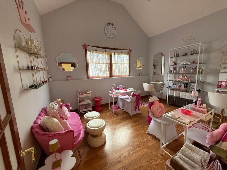 More Photos Of 5-7 Danbury Rd, Wilton Storefront Retail Office For Lease