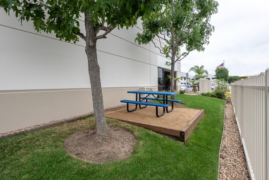 More Photos Of 440 S Hindry Ave, Inglewood Unknown For Lease