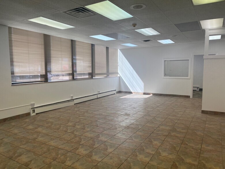 More Photos Of 3917 Broadway St, Kansas City Office For Lease