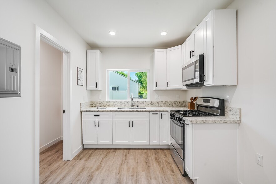 More Photos Of 7008 Encino Ave, Van Nuys Apartments For Sale