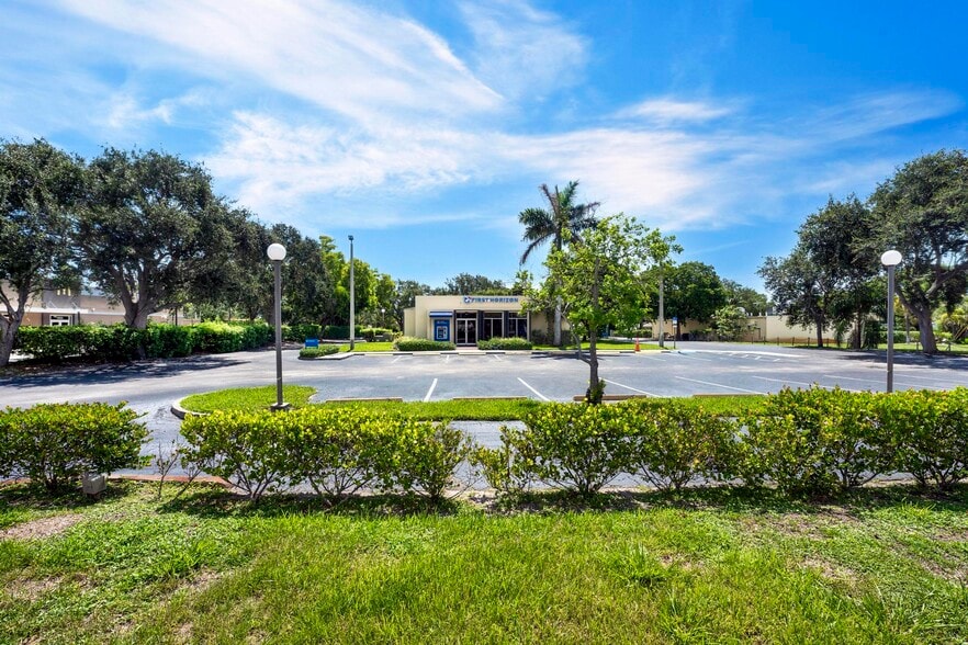 More Photos Of 4820 N Federal Hwy, Lighthouse Point Bank For Sale