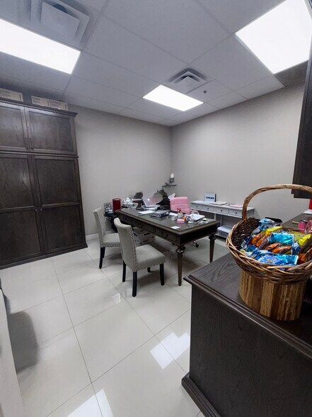 More Photos Of 110 Willow Oak, Laredo Specialty For Sale