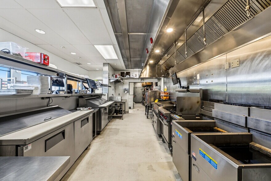 More Photos Of 465 N Fairfax Ave, Los Angeles Fast Food For Lease