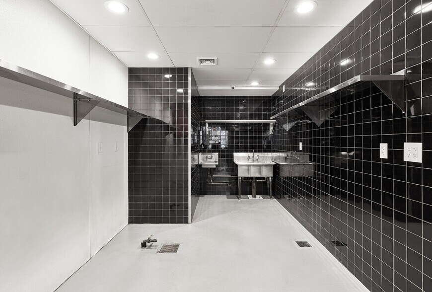 More Photos Of 205 E 42nd St, New York Office For Lease