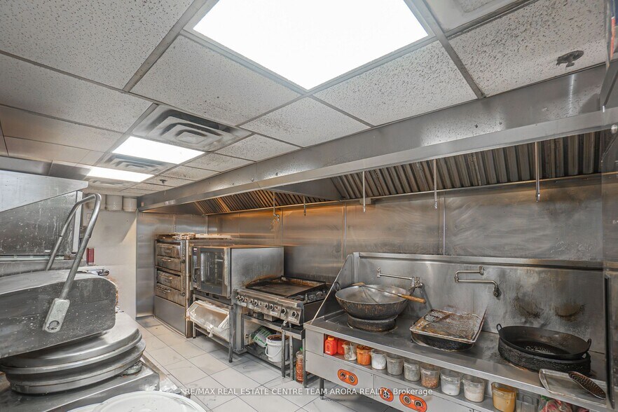 More Photos Of 2980 Drew Rd, Mississauga Storefront Retail Office For Lease