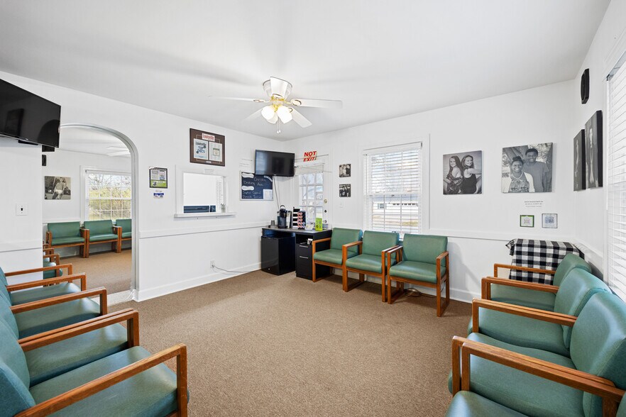 More Photos Of 4816 Greenwood Rd, Louisville Medical For Lease