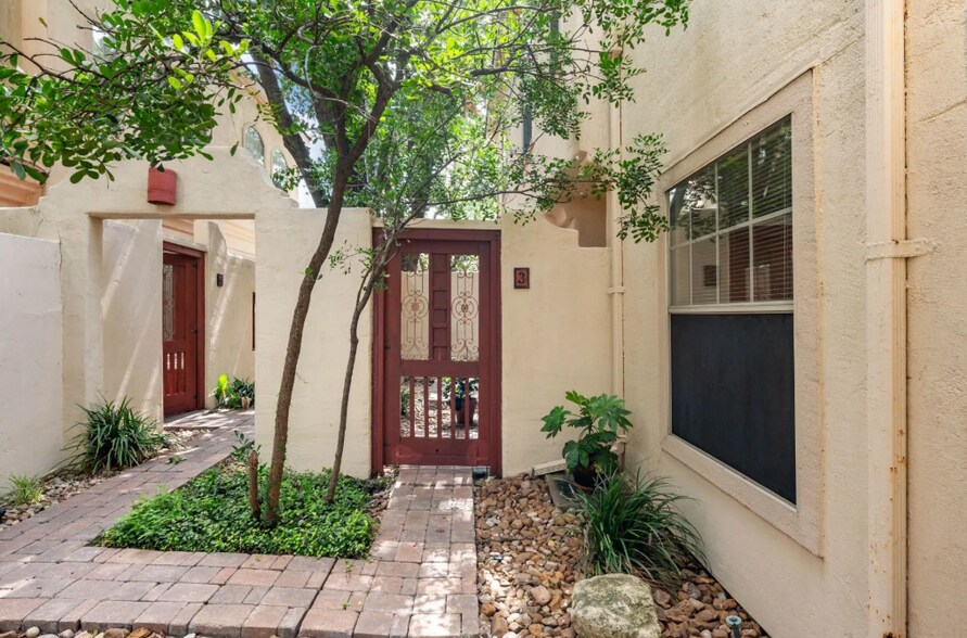 More Photos Of 207 Grandview Pl, San Antonio Apartments For Sale