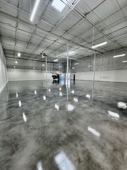 More Photos Of 2214 Braker Ln, Austin Distribution For Lease