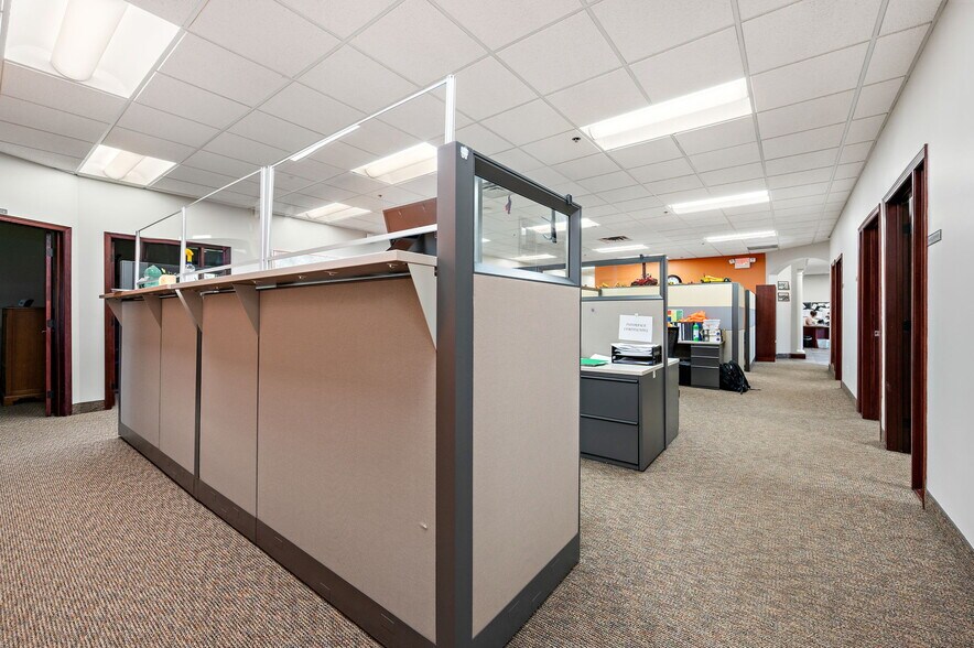 More Photos Of 1481 81st Ave NE, Spring Lake Park Office For Sale