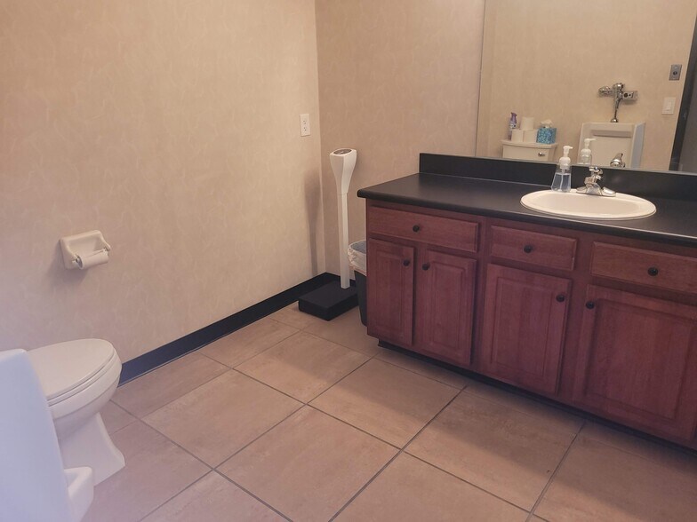 More Photos Of 116 County Line Rd W, Westerville Loft Creative Space For Sale