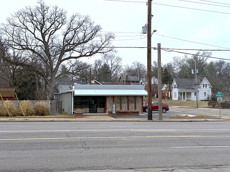 Primary Photo Of 2605 S Brentwood, Saint Louis General Retail For Sale