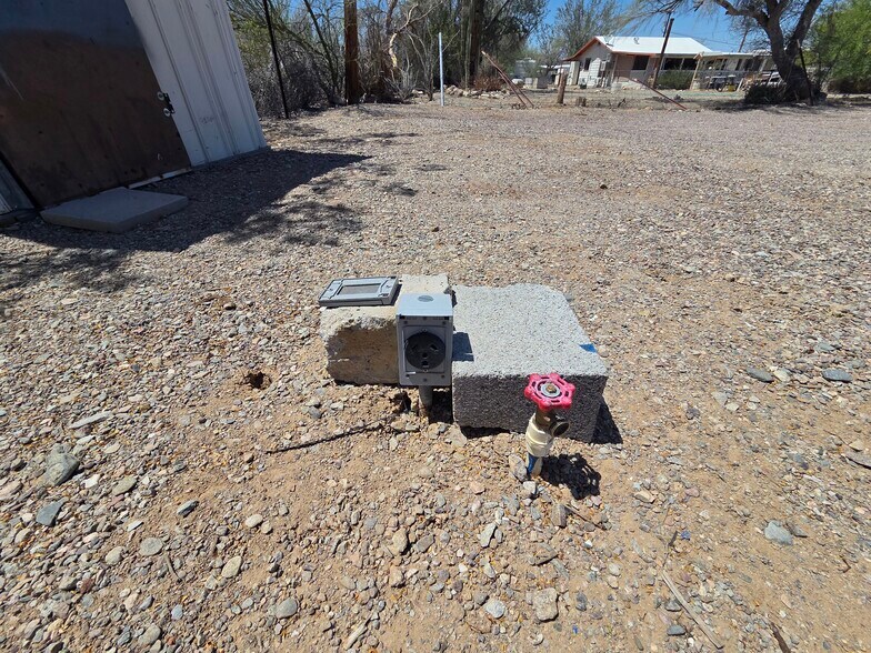 More Photos Of 566 Central Blvd, Quartzsite Freestanding For Sale