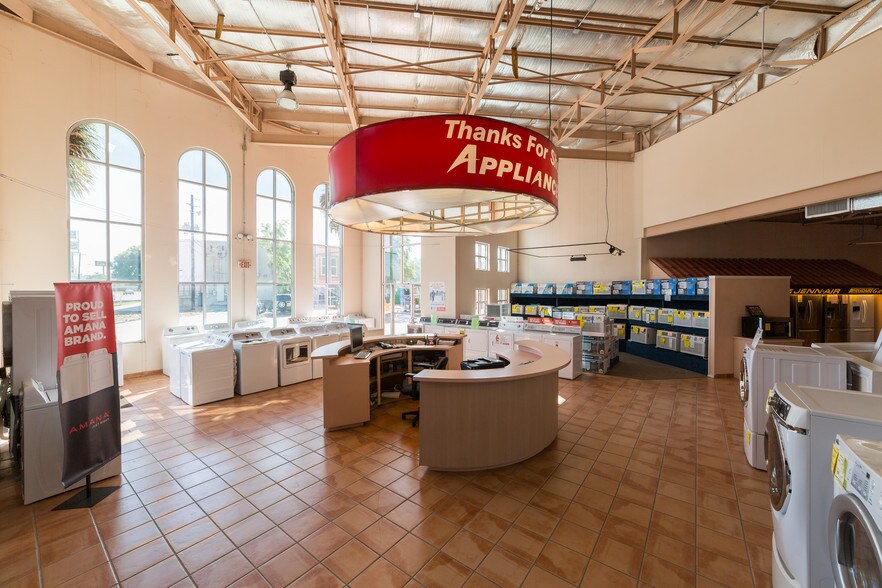 More Photos Of 13340 Leopard St, Corpus Christi Storefront For Sale