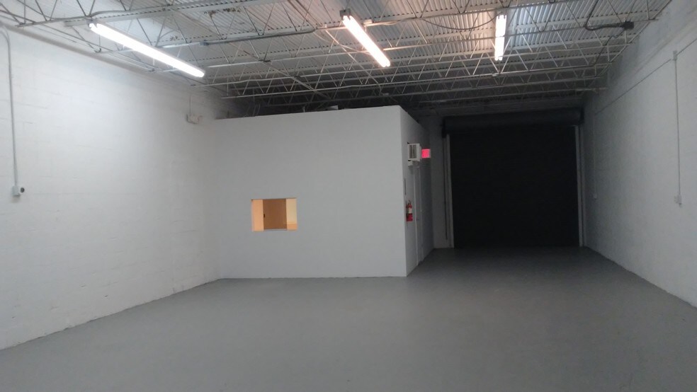 More Photos Of 4032-4046 NE 6th Ave, Oakland Park Warehouse For Lease