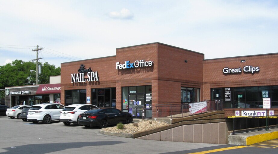 More Photos Of 3706 Hillsboro Rd, Nashville Freestanding For Lease