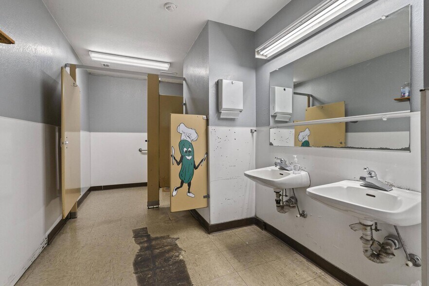 More Photos Of 110 Spring Hill Dr, Grass Valley Manufacturing For Sale