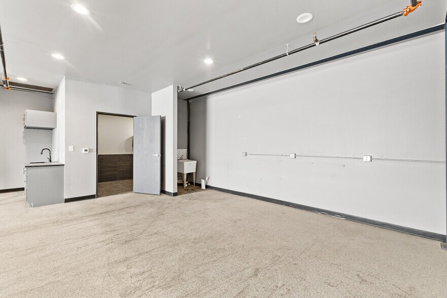 More Photos Of 7637 Fm 3009, Schertz Light Distribution For Sale