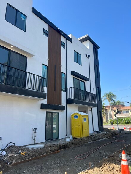 More Photos Of 13694 Erwin St, Van Nuys Apartments For Lease