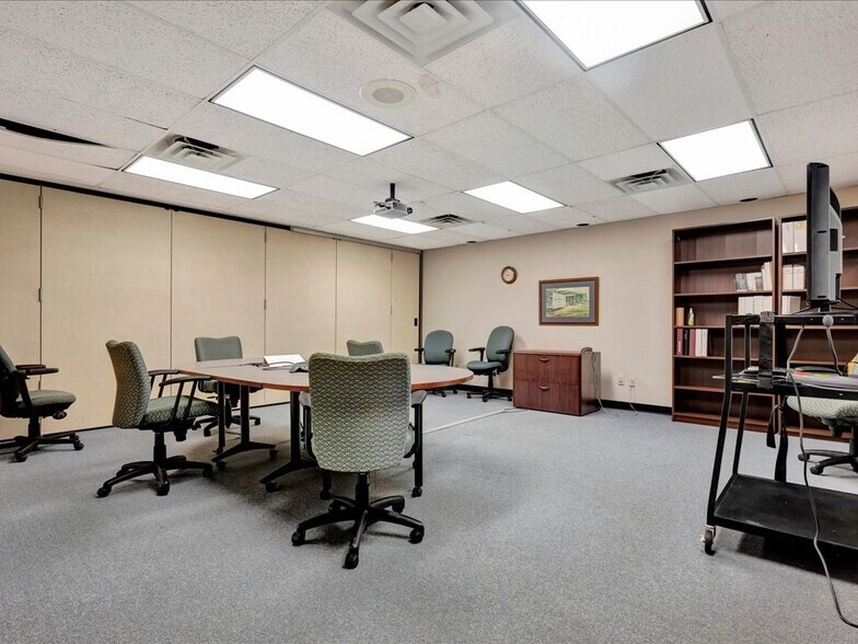 More Photos Of 202 N Angelina Ave, Lufkin Office For Sale