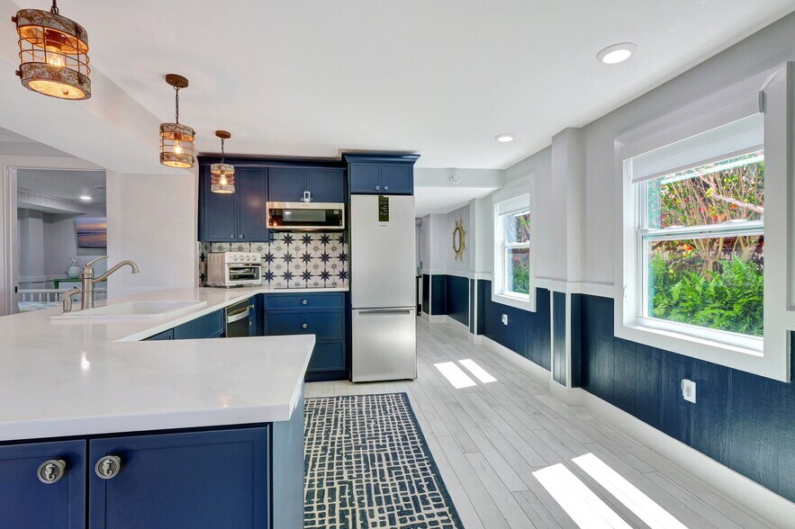 More Photos Of 193 Cocohatchee St, Naples Specialty For Sale