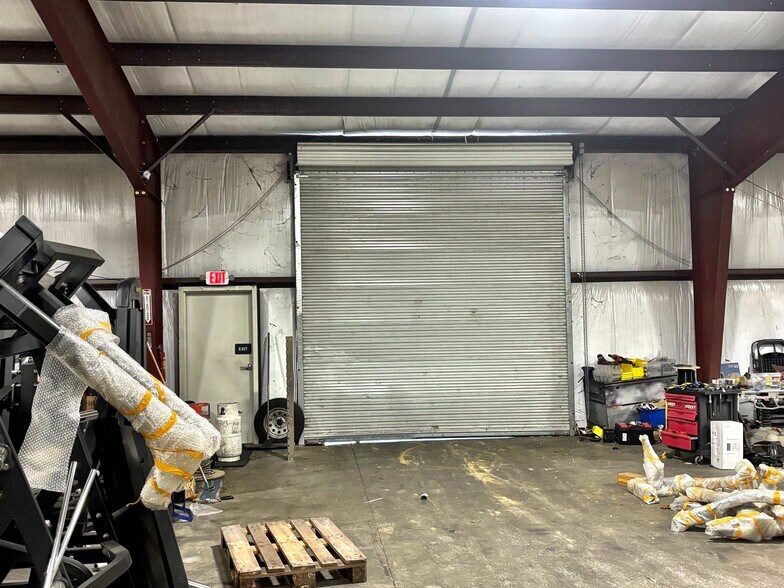 More Photos Of 368 Nike Rd, Jeffersonville Distribution For Lease