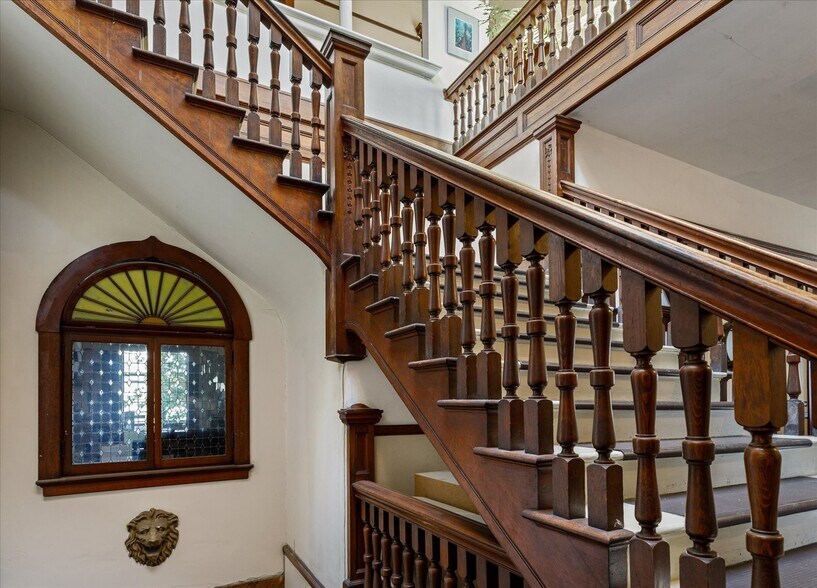 More Photos Of 619 Commercial Ave, Anacortes Storefront Retail Office For Sale