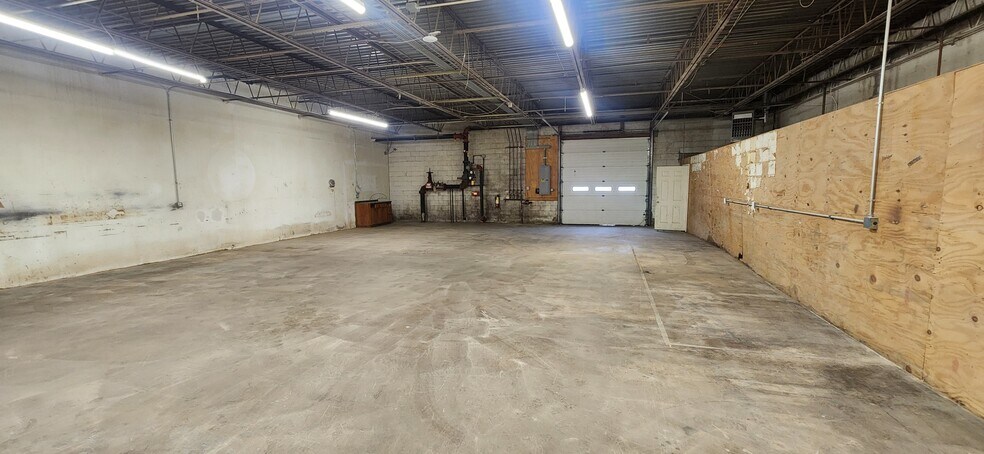 More Photos Of 123 Union City Rd, Prospect Warehouse For Lease