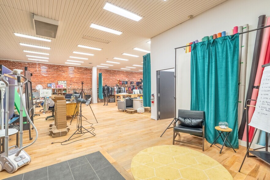 More Photos Of 40-42 Rue Wellington N, Sherbrooke Storefront Retail Office For Sale