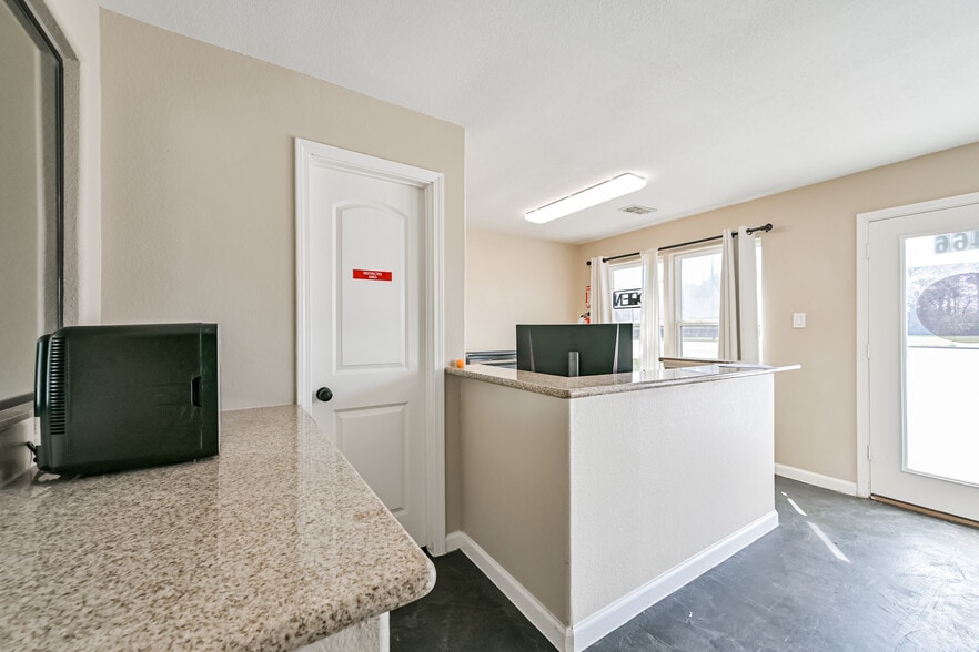 More Photos Of 2466 W Highway 6, Alvin Office Residential For Sale