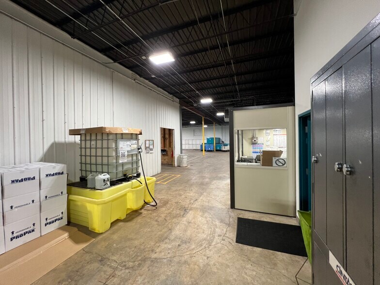 More Photos Of 480 Kenny Rd, Saint Paul Warehouse For Sale