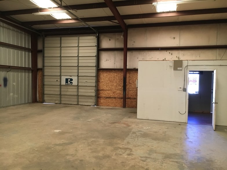 More Photos Of 850-900 Blue Mound Rd W, Haslet Light Manufacturing For Lease