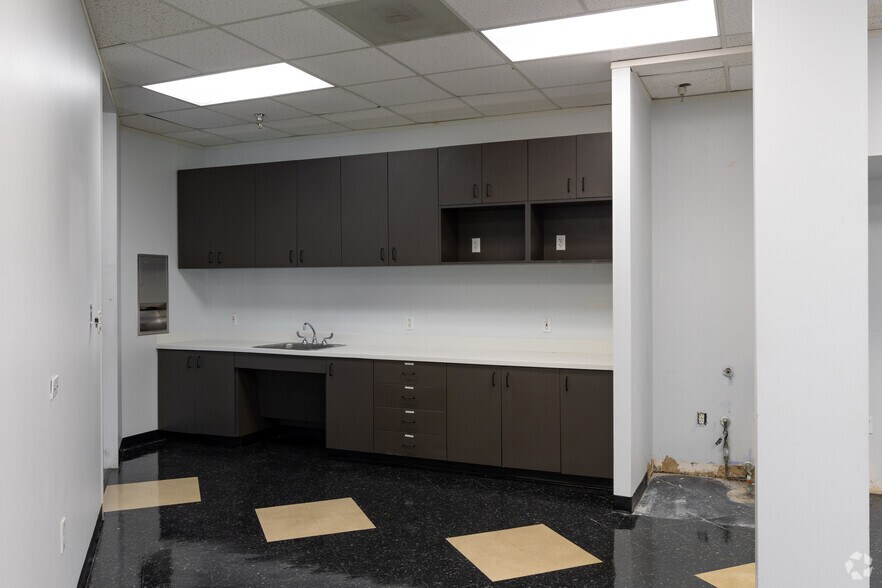 More Photos Of 140 Cypress Station Dr, Houston Office For Sale