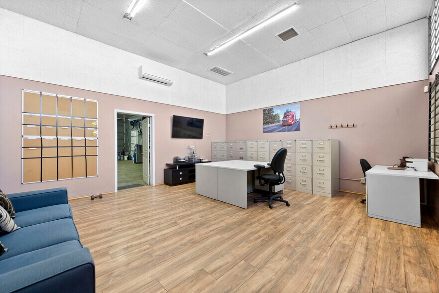 More Photos Of 1033-1047 W 3rd St, San Bernardino Warehouse For Sale