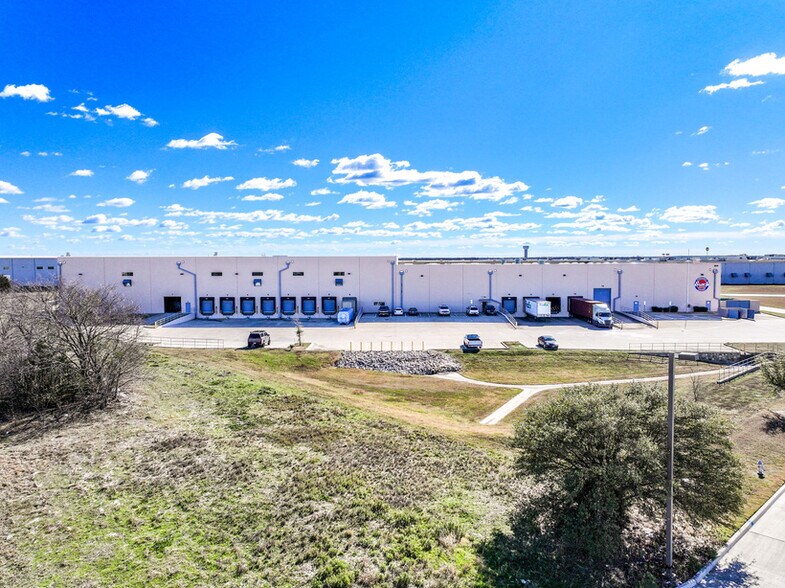 More Photos Of 303 Metro Dr, Terrell Manufacturing For Lease