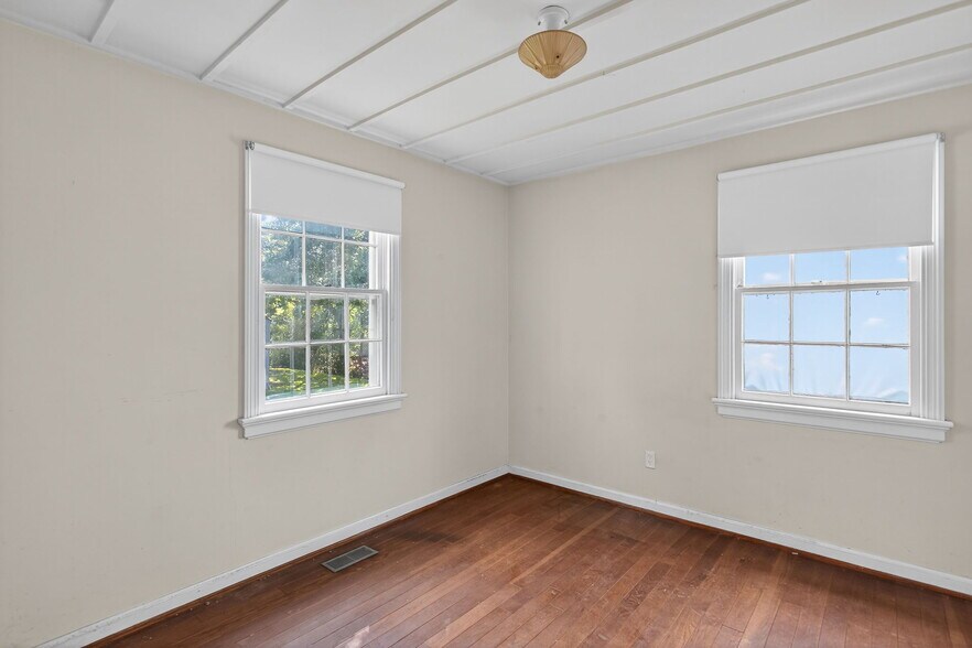 More Photos Of 5812 Jefferson Ave, Newport News Storefront For Sale