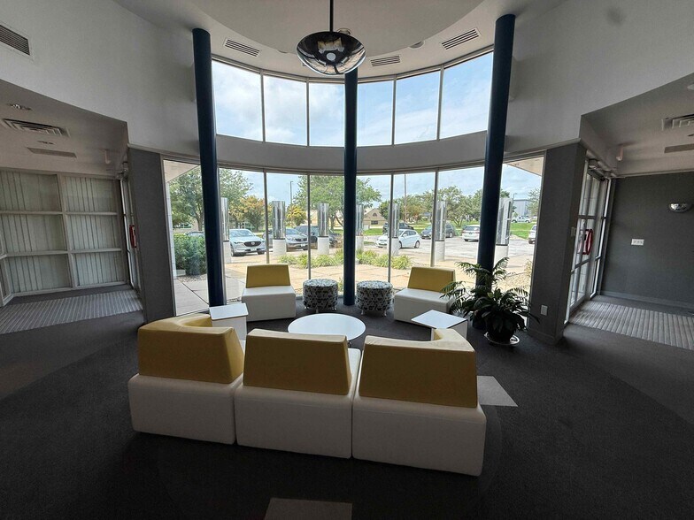 More Photos Of 3950 River Ridge Dr NE, Cedar Rapids Office For Sale