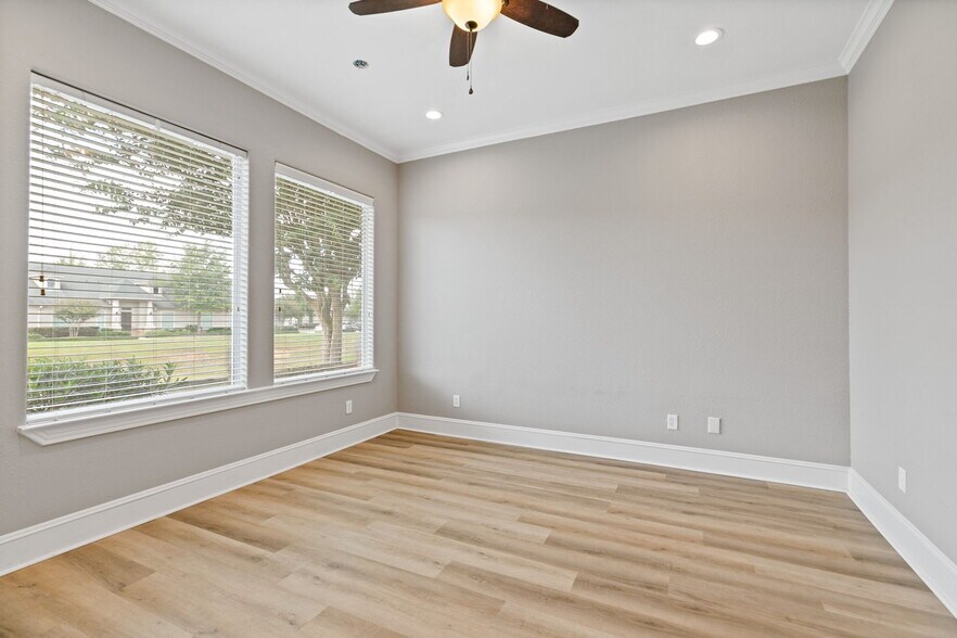 More Photos Of 11607 Spring Cypress Rd, Tomball Office For Sale