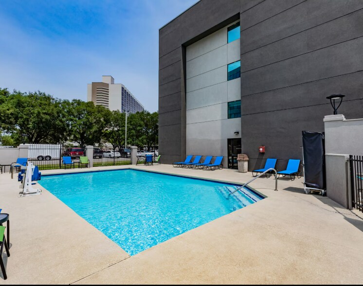 More Photos Of 6790 Southwest Fwy, Houston Hotel For Sale