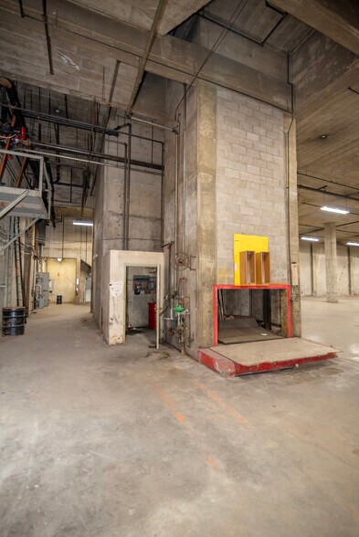 More Photos Of 1101-1111 S Hill St, Los Angeles Manufacturing For Sale