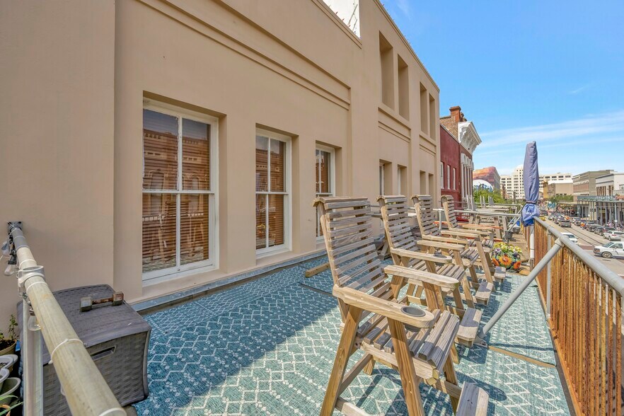 More Photos Of 2119 Strand St, Galveston Freestanding For Sale