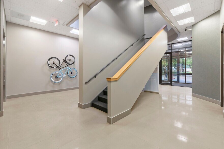 More Photos Of 1601 Industrial Blvd, Sugar Land Medical For Lease