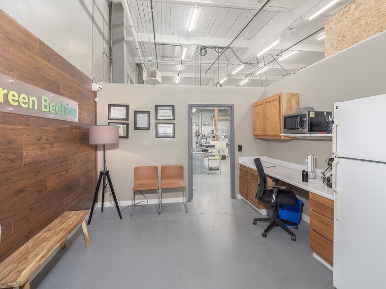 More Photos Of 630 SW Walnut St, Hillsboro Warehouse For Sale