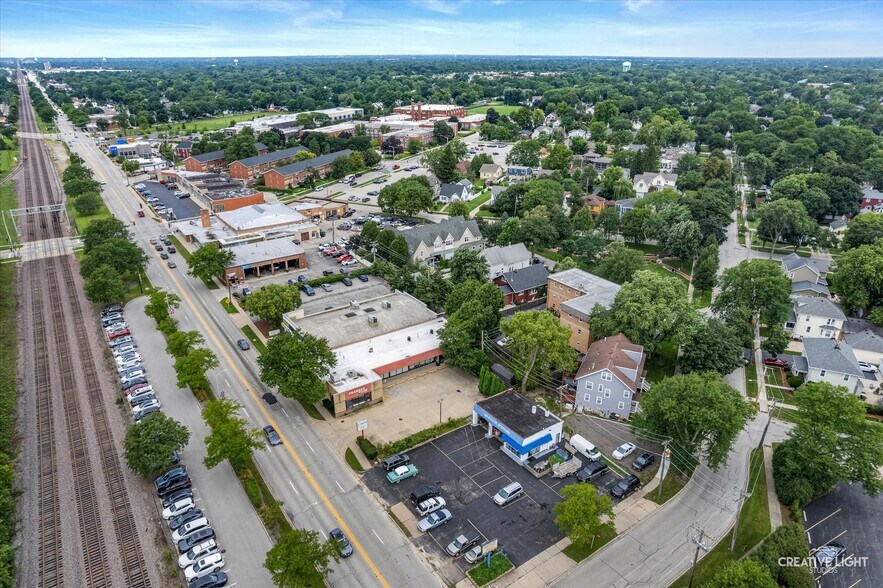 More Photos Of 300 W Northwest Hwy, Arlington Heights General Retail For Sale