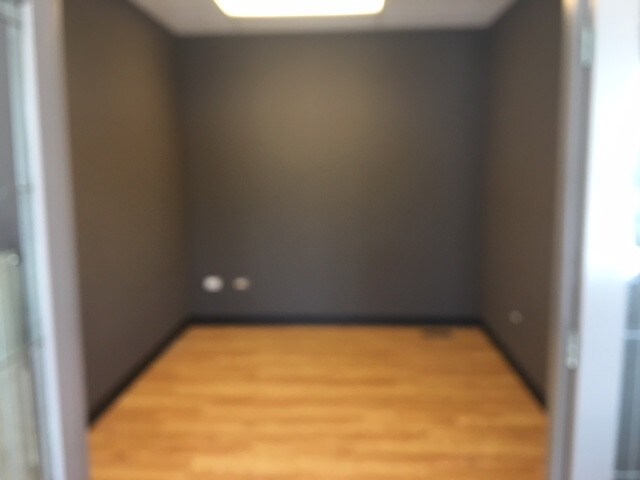 More Photos Of 820 E Terra Cotta Ave, Crystal Lake Office For Sale