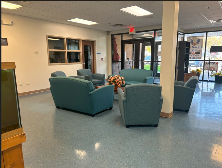 More Photos Of 14240 Dante Ave, Dolton Loft Creative Space For Lease